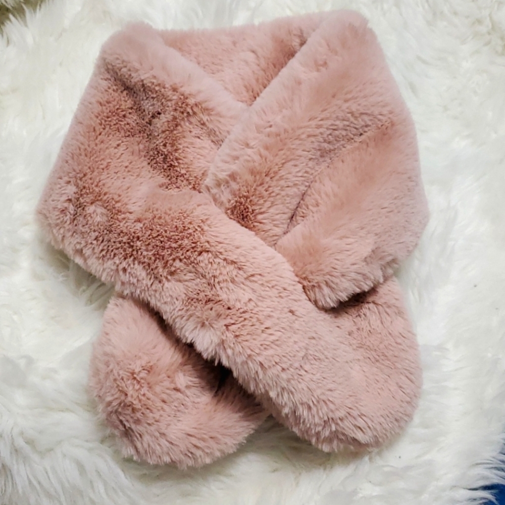 ‼️**5 for $10 Forever 21 Faux fur Scarf**‼️